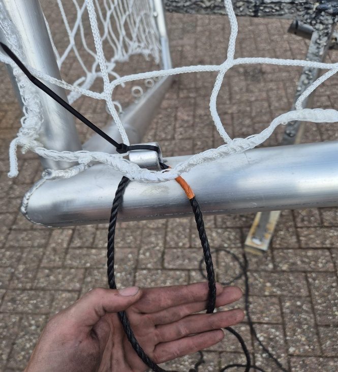 Zwart touw van 6 mm met oranje tape in het midden