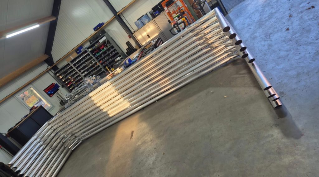 Een aluminium doelframe in de werkplaats van ReRiGo in Manderveen